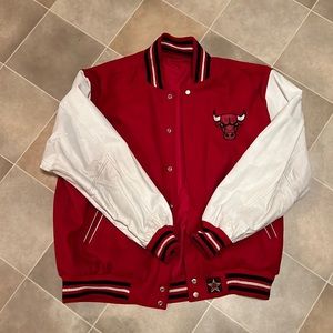 Chicago bulls reversible team jacket. Great condition size 3xxx
